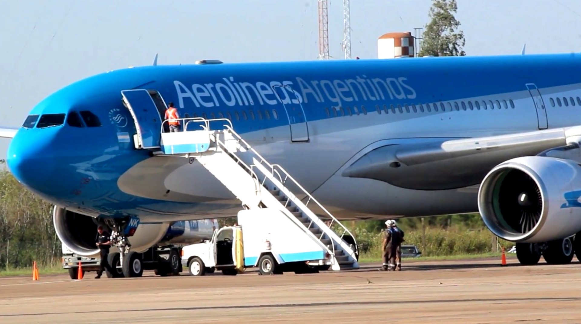 Aerolíneas Argentinas confirmó cinco vuelos para repatriar argentinos