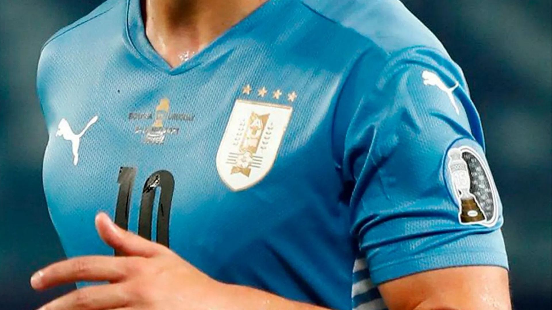 La FIFA pide que Uruguay retire de su escudo las dos estrellas olímpicas